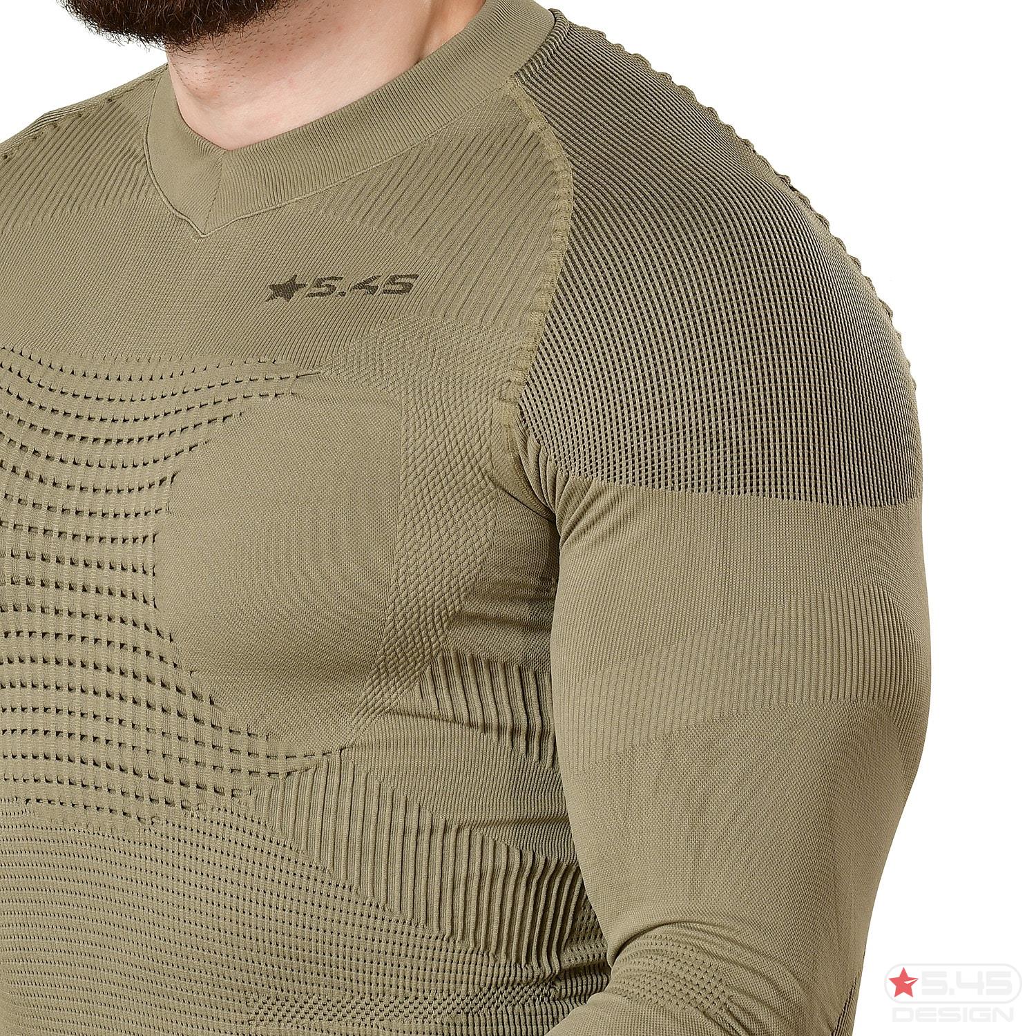 "Pores" weaving in the abdomen and forearm area prevent the sweat to flow down and create thermal insulating air layer.